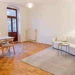 Helle, Ruhige In Mit Sehr Guter Anbindung Und Balkon