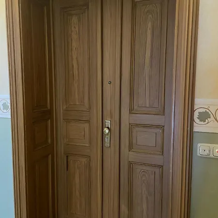 Helle, Ruhige In Mit Sehr Guter Anbindung Und Balkon * דרזדן