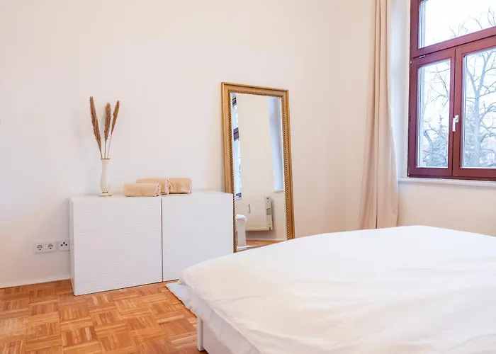 Helle, Ruhige In Mit Sehr Guter Anbindung Und Balkon *