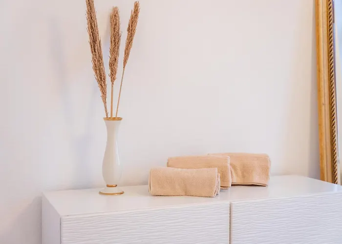 Helle, Ruhige In Mit Sehr Guter Anbindung Und Balkon