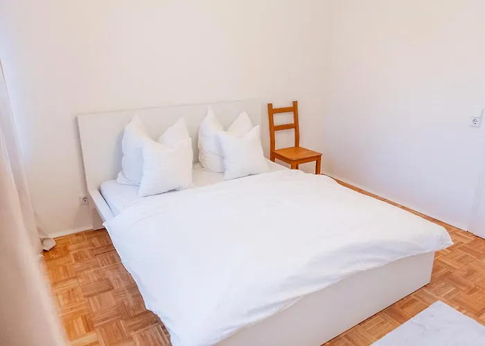 Helle, Ruhige In Mit Sehr Guter Anbindung Und Balkon Appartement *