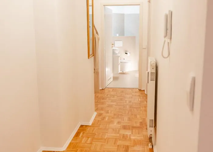 Helle, Ruhige In Mit Sehr Guter Anbindung Und Balkon