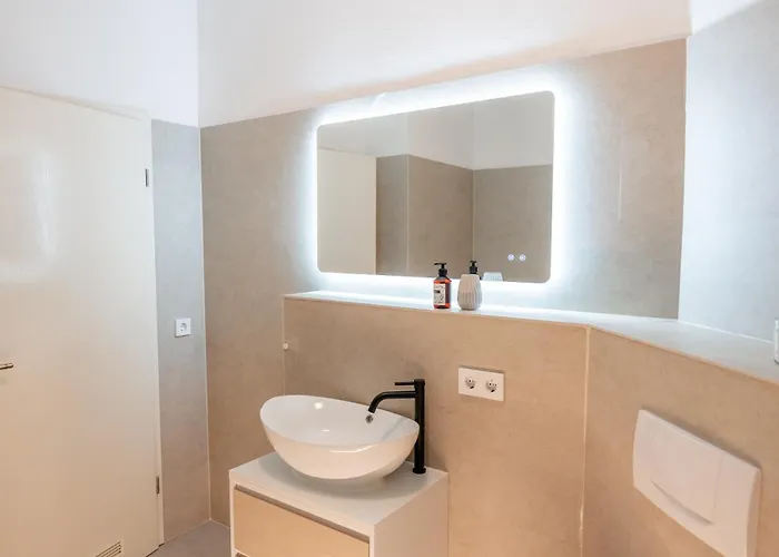 Appartement Helle, Ruhige In Mit Sehr Guter Anbindung Und Balkon *