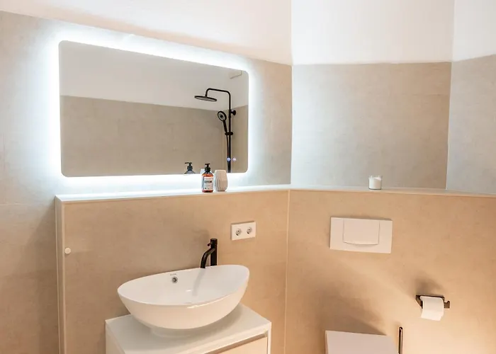 Helle, Ruhige In Mit Sehr Guter Anbindung Und Balkon *