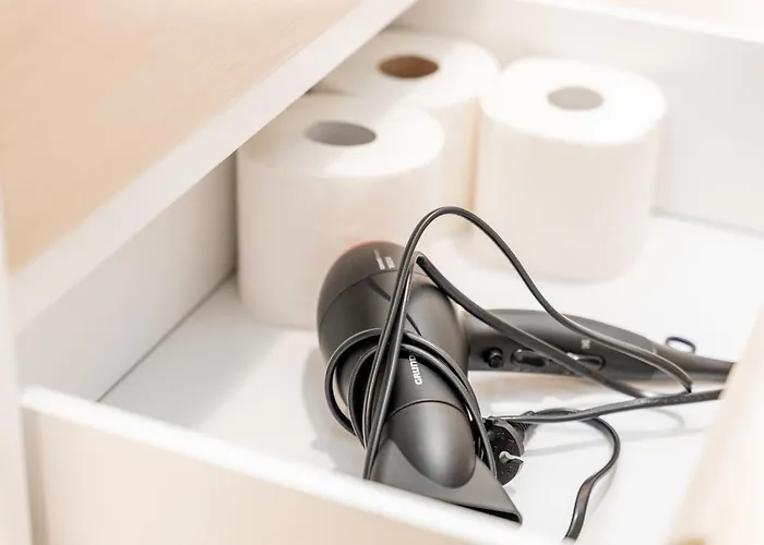 Helle, Ruhige In Mit Sehr Guter Anbindung Und Balkon