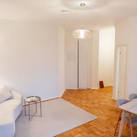 Helle, Ruhige In Mit Sehr Guter Anbindung Und Balkon Apartment