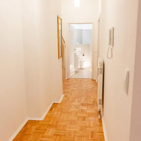 Helle, Ruhige In Mit Sehr Guter Anbindung Und Balkon