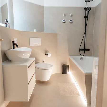 Helle, Ruhige In Mit Sehr Guter Anbindung Und Balkon Apartment *