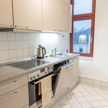 Apartment Helle, Ruhige In Mit Sehr Guter Anbindung Und Balkon *