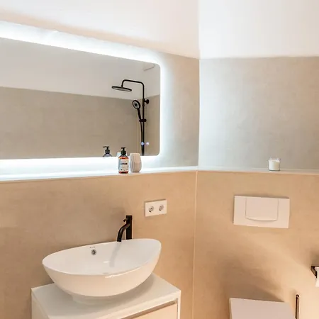 Helle, Ruhige In Mit Sehr Guter Anbindung Und Balkon *