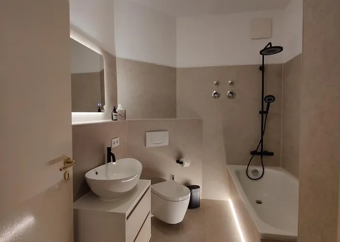 Helle, Ruhige In Mit Sehr Guter Anbindung Und Balkon *