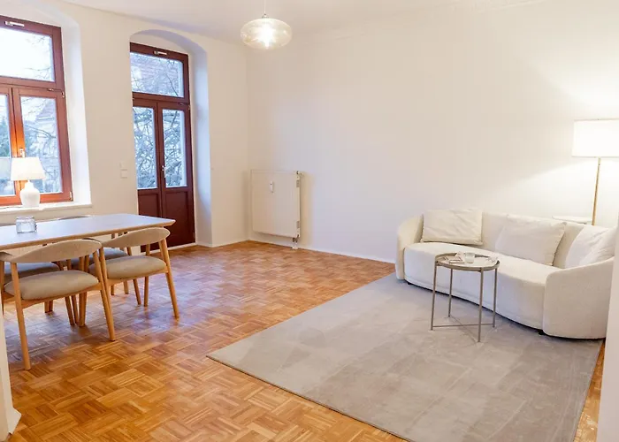 Helle, Ruhige In Mit Sehr Guter Anbindung Und Balkon